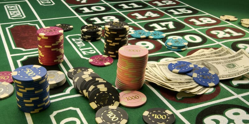 Không gian chơi Casino J88 trực tuyến với dealer xinh đẹp